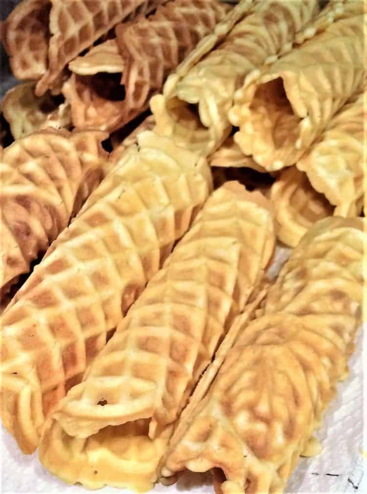 rolled pizzelle for Pizzelle Cannoli with Ricotta Filling