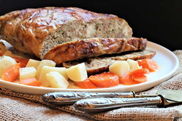 Italian Stuffed Chicken (Iaddina china) sliced and surrounded by carrots and potatoes