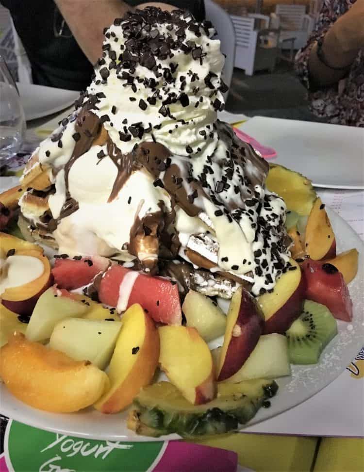 ice cream sundae 