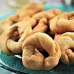 blue plate filled with sweet anise taralli