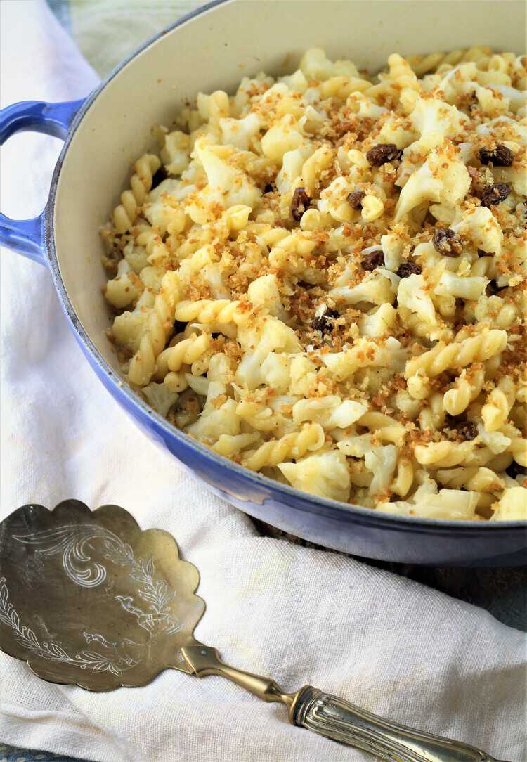 pasta with cauliflower, pine nuts, raisins, and saffron topped with crispy breadcrumbs