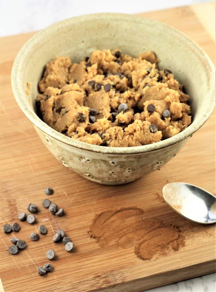 bowl with chickpea chocolate chip filling for cassatelle