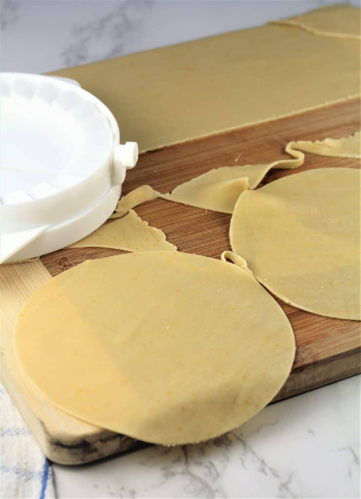 cutting circles of dough for cassatelle