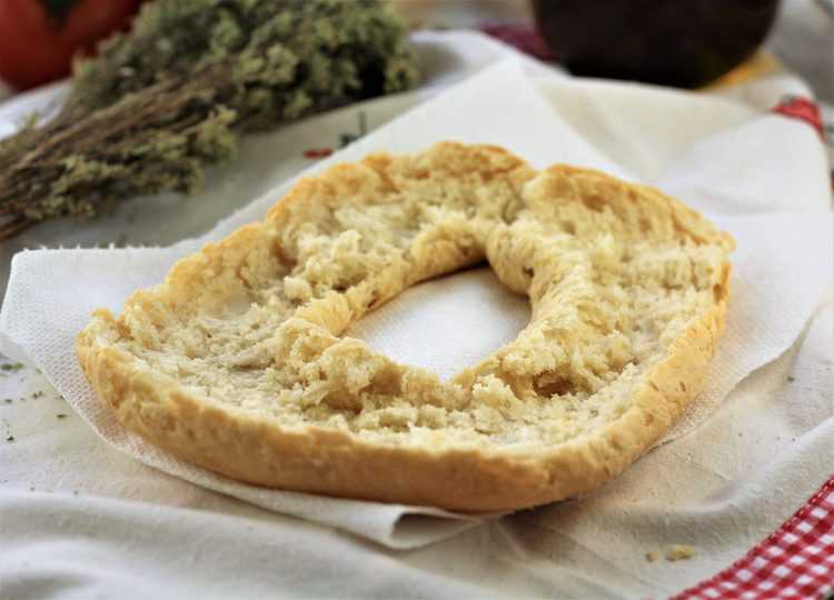 ring of hard bread with oregano behind it