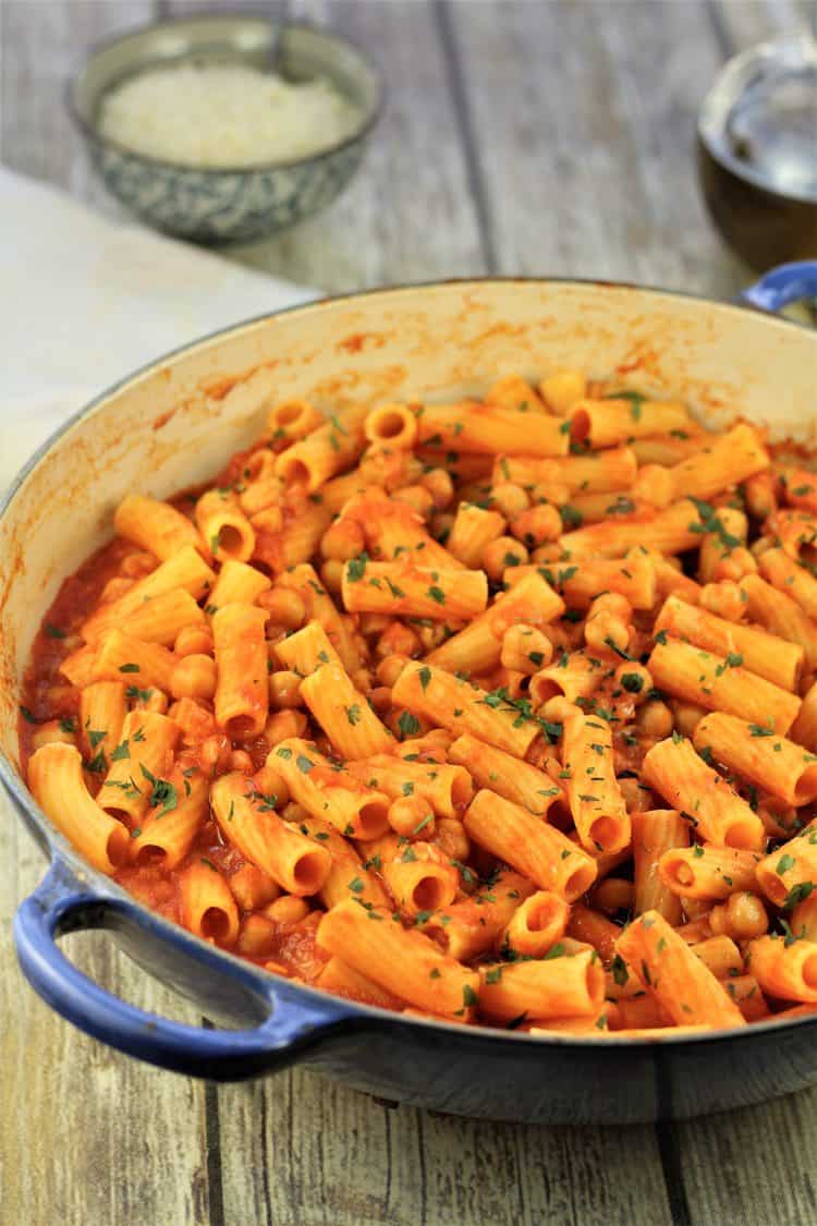 Pasta With Chickpeas In Tomato Sauce Mangia Bedda