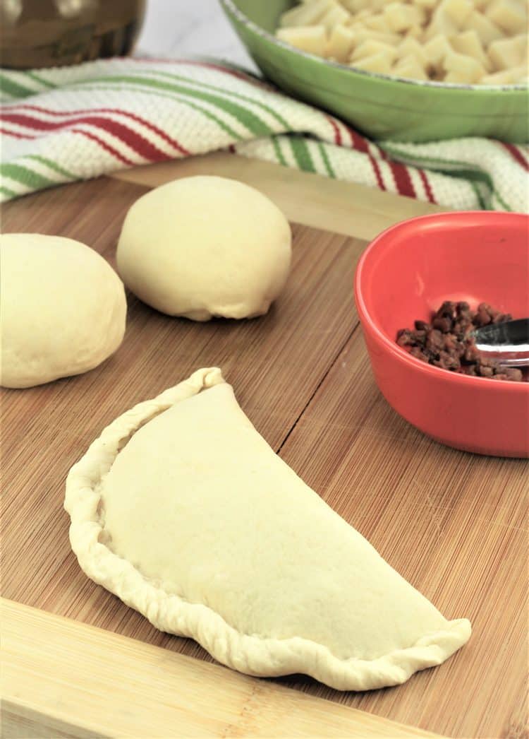 how to fold over calzone dough for pitoni Messinese
