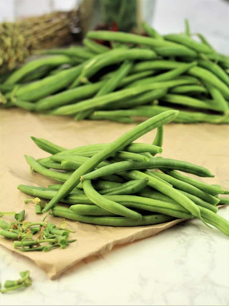 pile of trimmed green beans