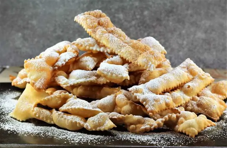 pile of powdered sugar dusted chiacchiere