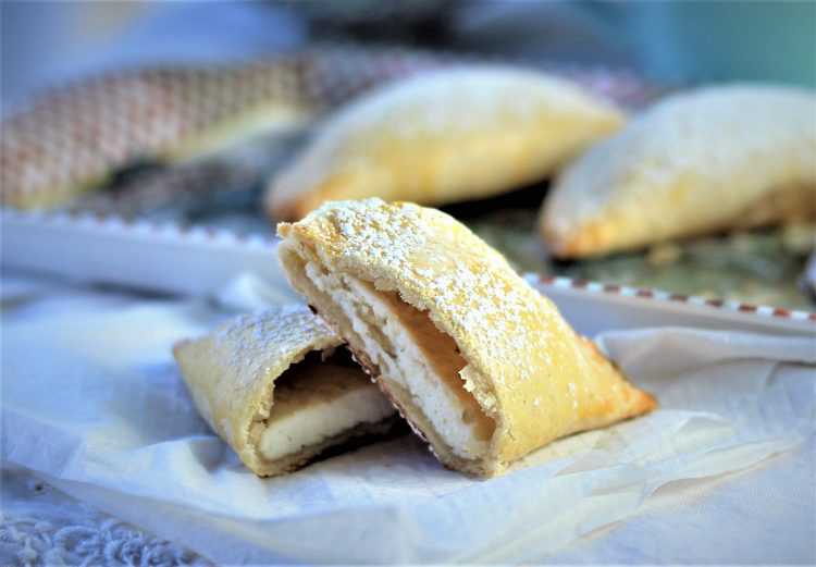 Sicilian Cassatelle with Ricotta cassatelle with ricotta cut in half