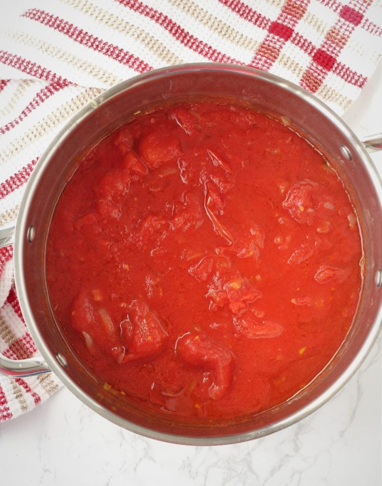 tomato sauce in sauce pan