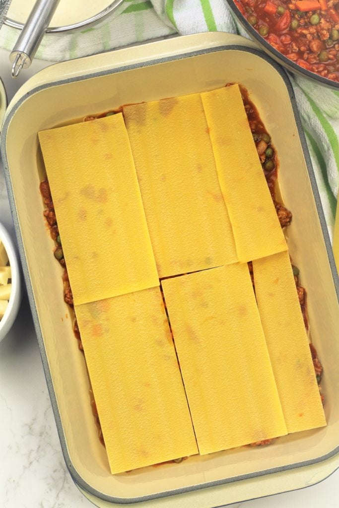 lasagna sheets fitted in pan 