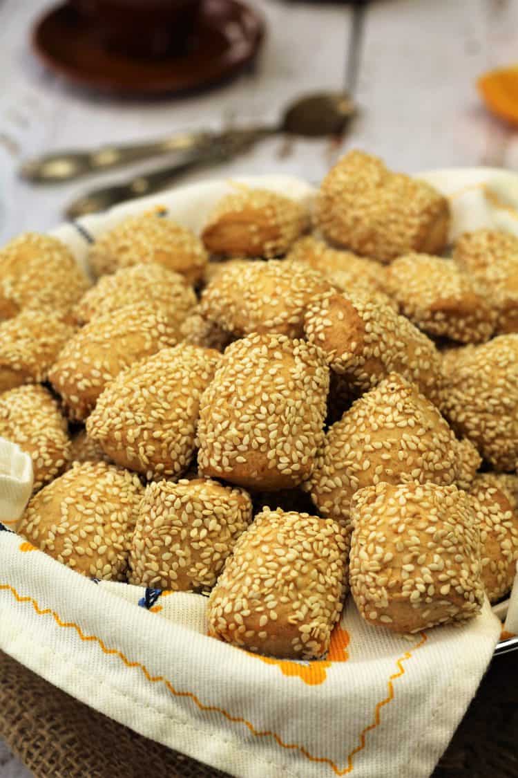 biscotti regina or Sicilian sesame seed cookies piled in serving basket