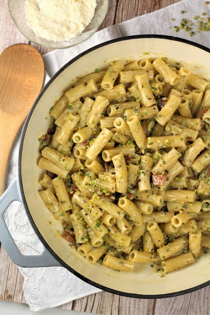 large skillet filled with creamy pistachio pasta