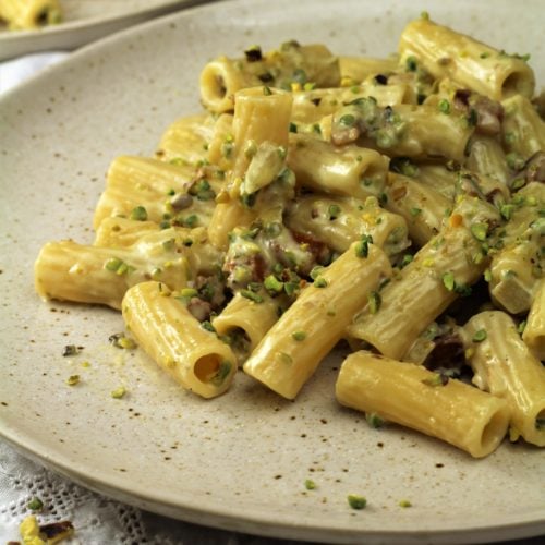 creamy pistachio pasta on plate