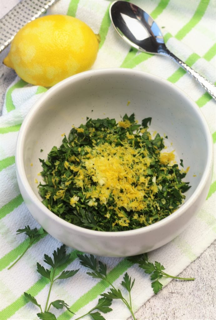 chopped parsley, garlic and lemon zest in bowl 