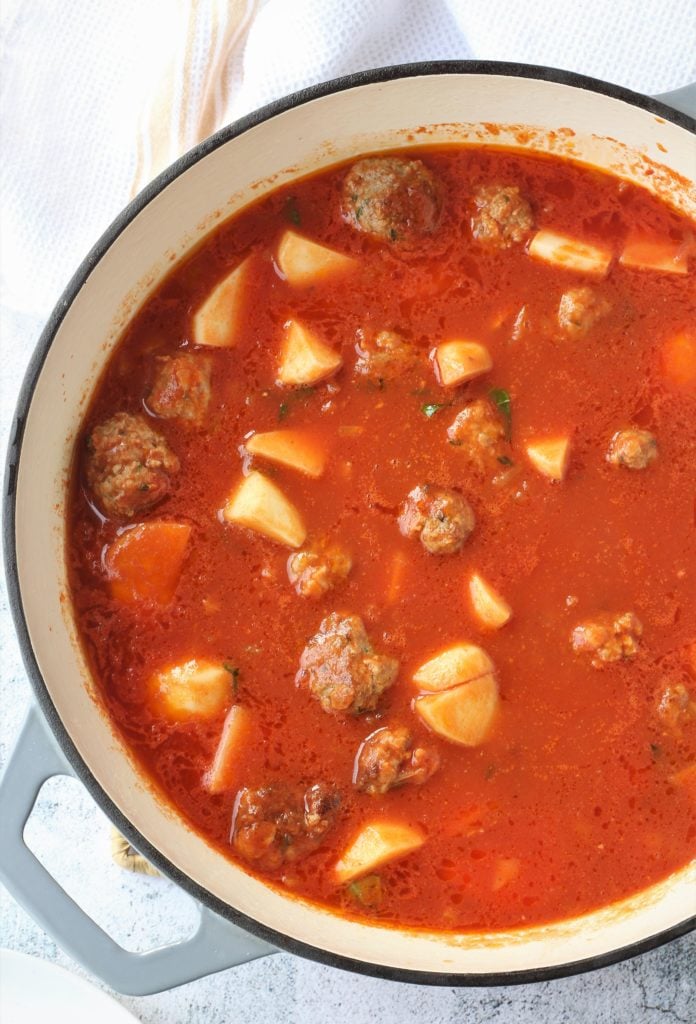 Meatballs and cubed potatoes in tomato sauce.