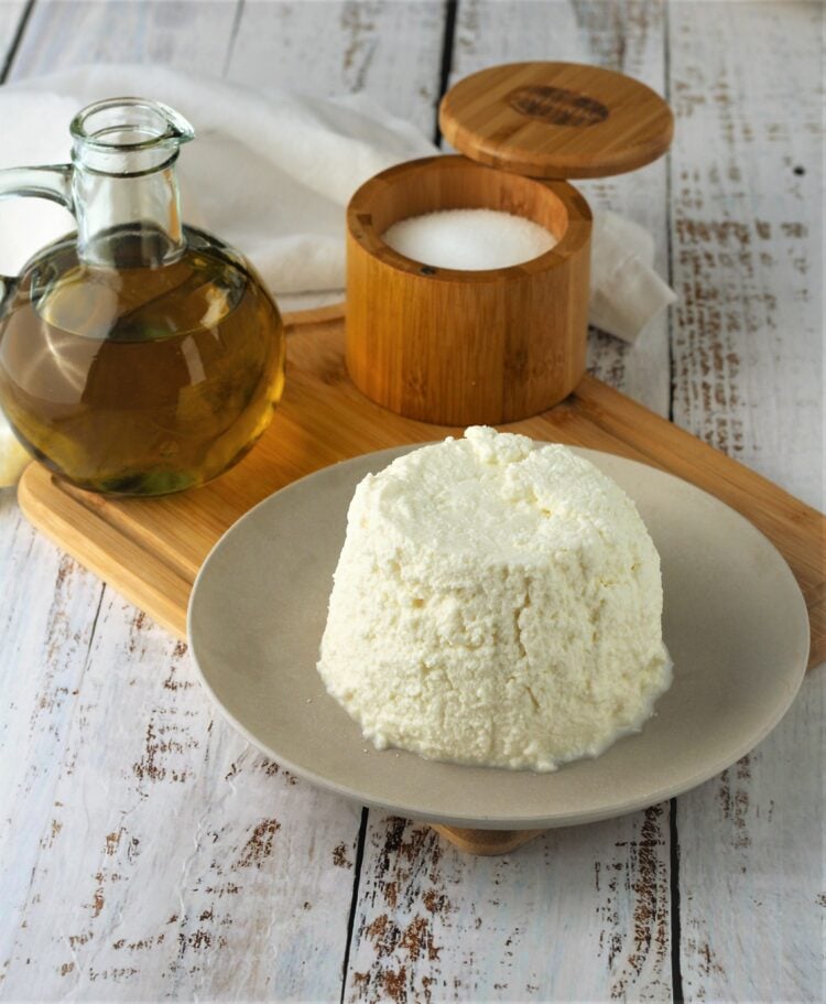 Ricotta, salt and olive oil.