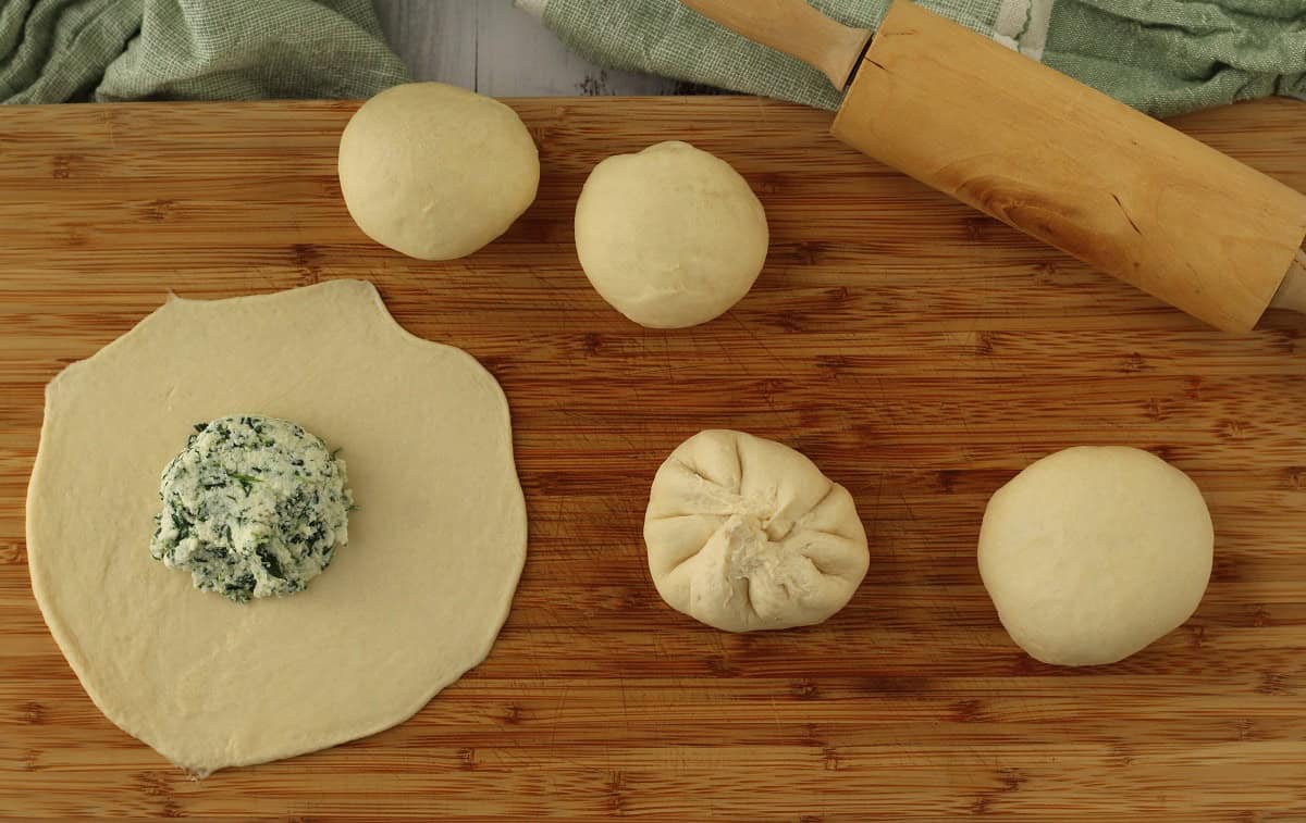 How to fill ravazzate with spinach and ricotta filling.