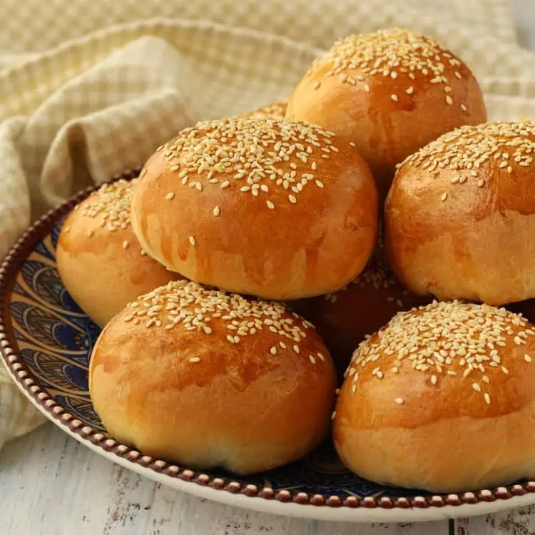 Ravazzate with spinach and ricotta (brioche buns) piled on plate.