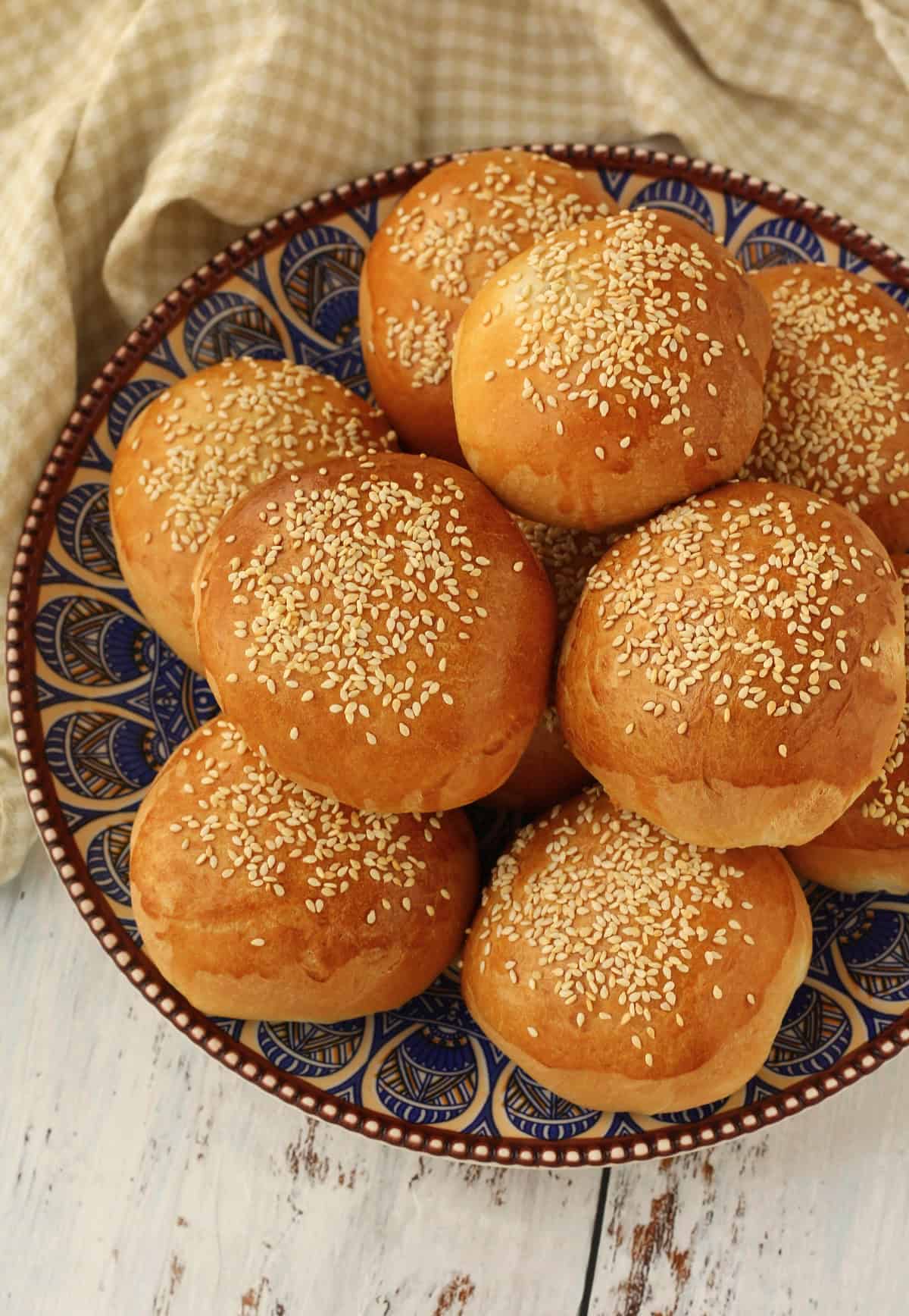 Plate filled with spinach and ricotta filled ravazzate.