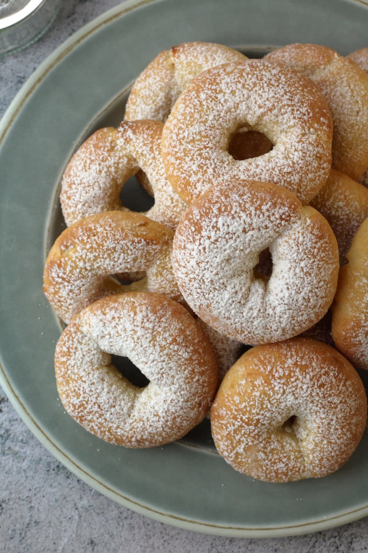 Ring cookies with ricotta piled on blue plate.