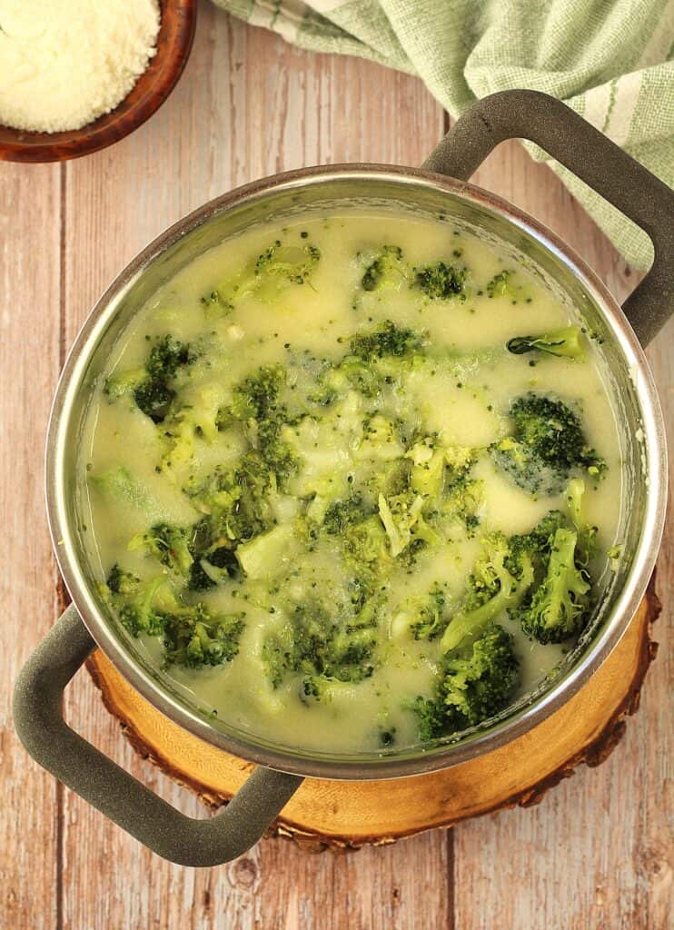 Frascatula -polenta with broccoli-in sauce pan.