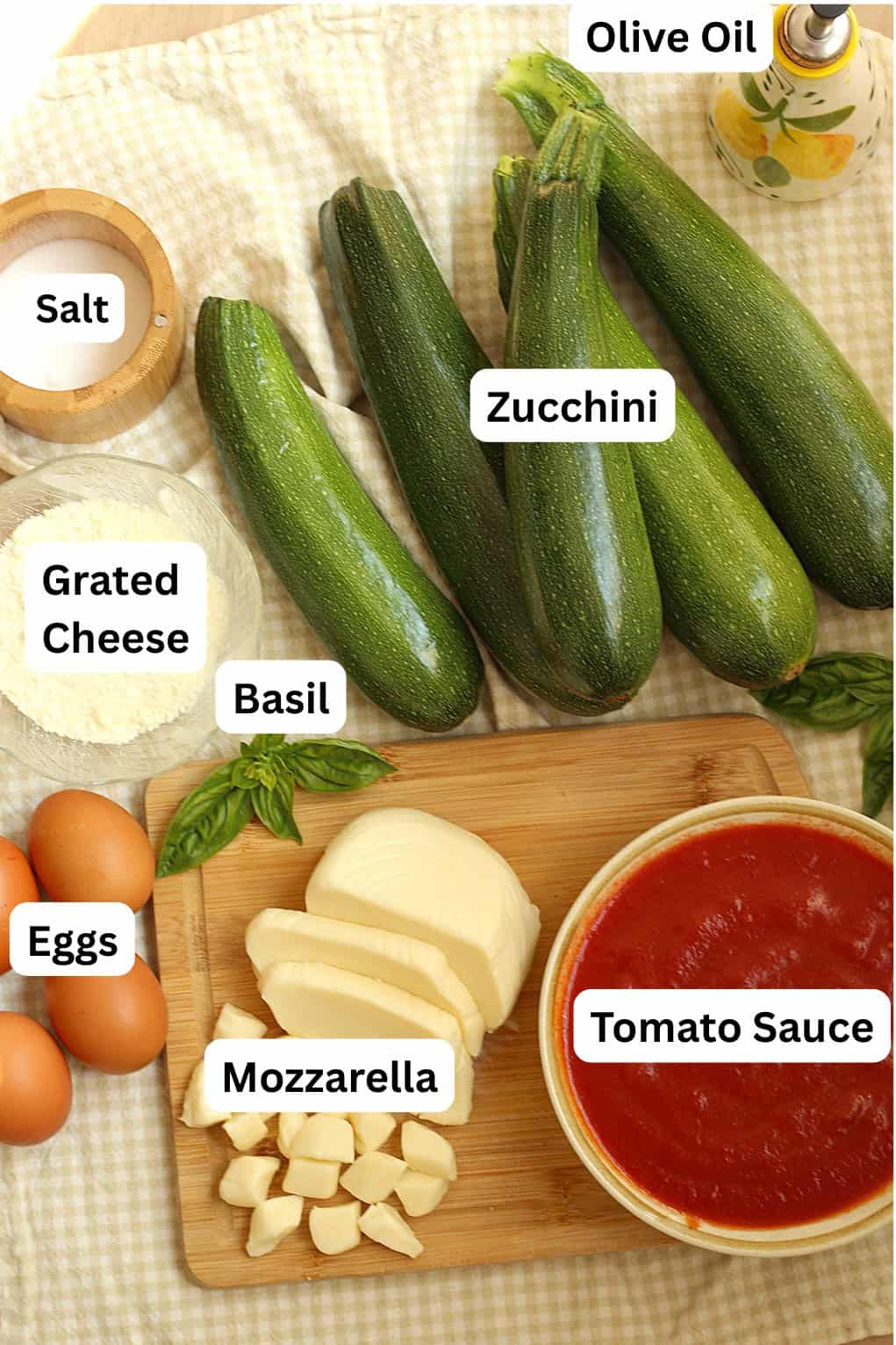 Zucchini, tomato sauce, mozzarella, grated cheese, eggs, salt and olive oil.