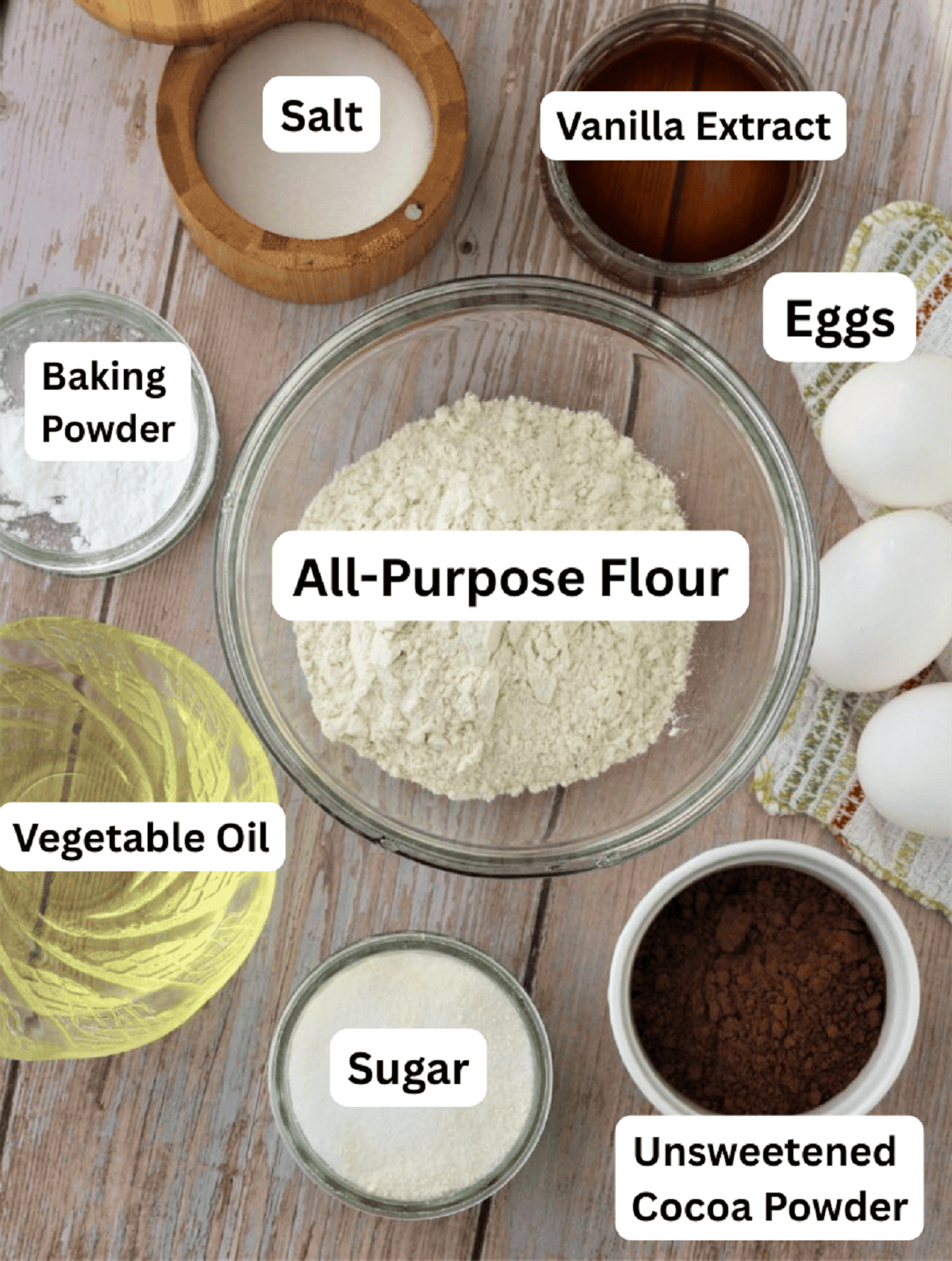 Flour, egs, vanilla, sugar, cocoa powder, oil and salt.