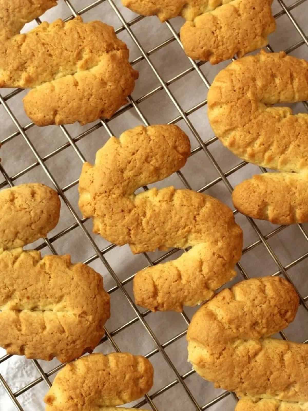 Sicilian S cookies on wire cooling rack.