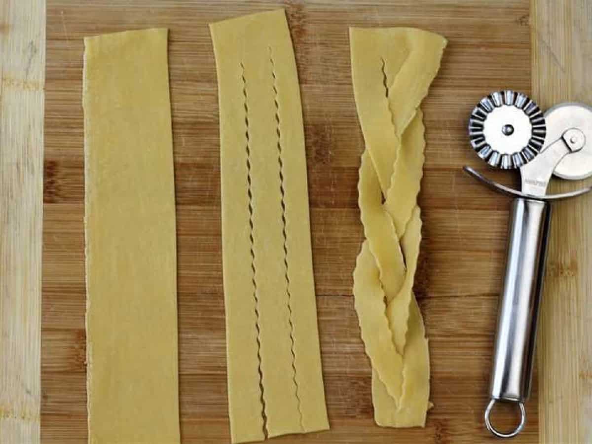 How to shape braided pignolata.