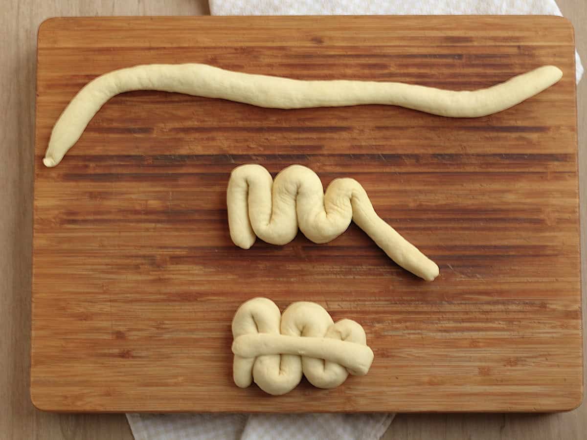 How to shape Mafalda bread into snake-like coils.