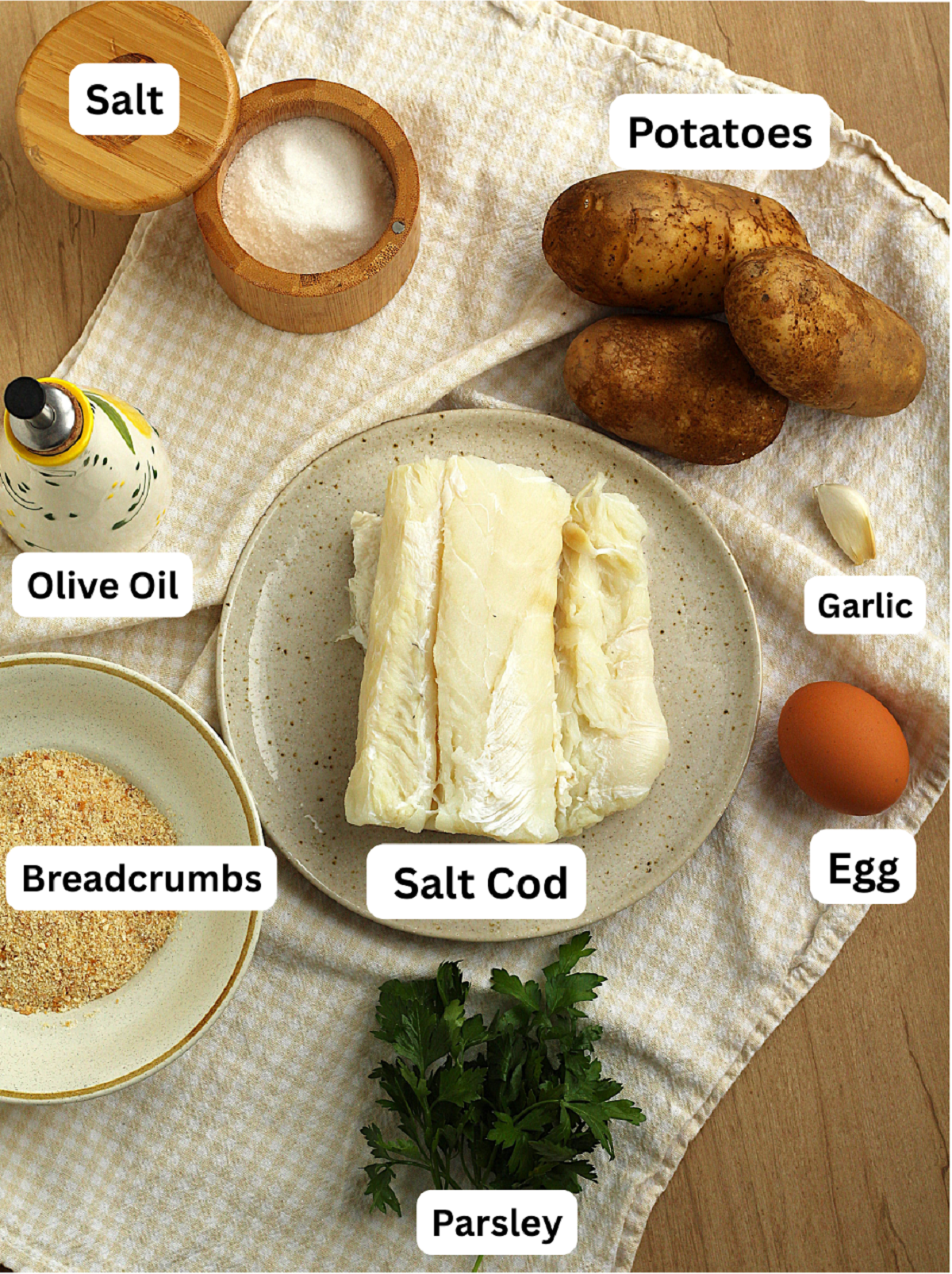Salt cod, potatoes, egg, garlic, parsley, breadcrumbs, olive oil and salt.