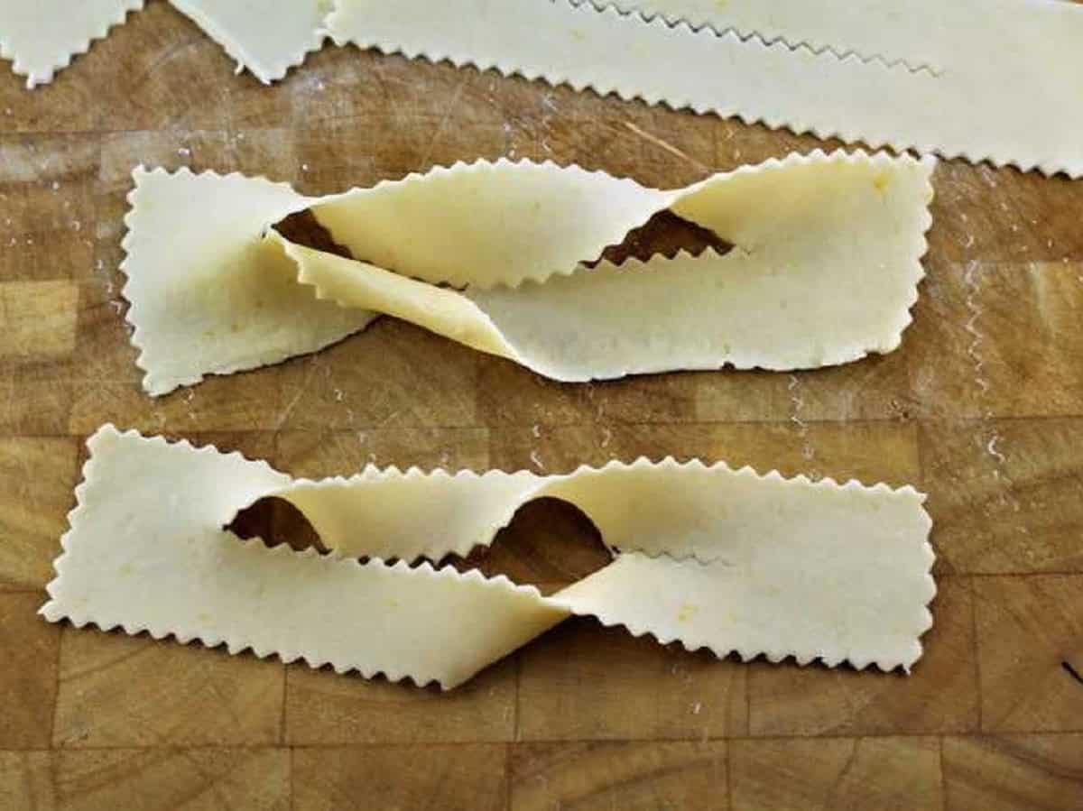 Threaded strips of chiacchiere dough.