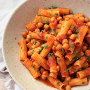 Bowl of pasta e ceci with tomato sauce.