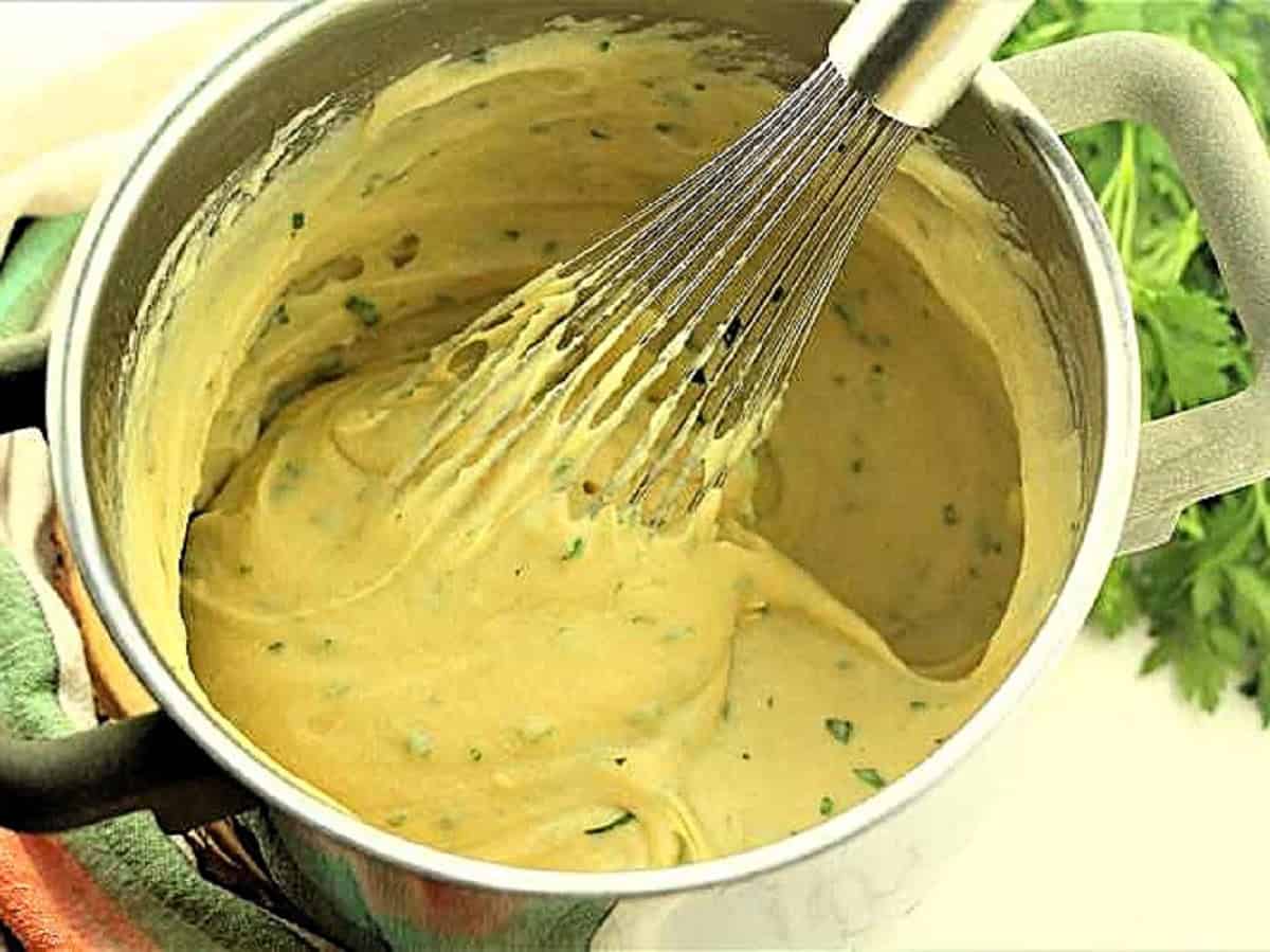 Whisked panelle mixture in sauce pan until thikened.