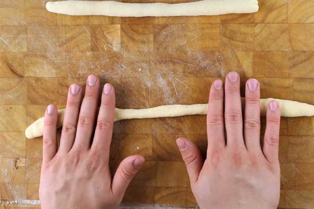 How to roll ricotta gnocchi dough into ropes.