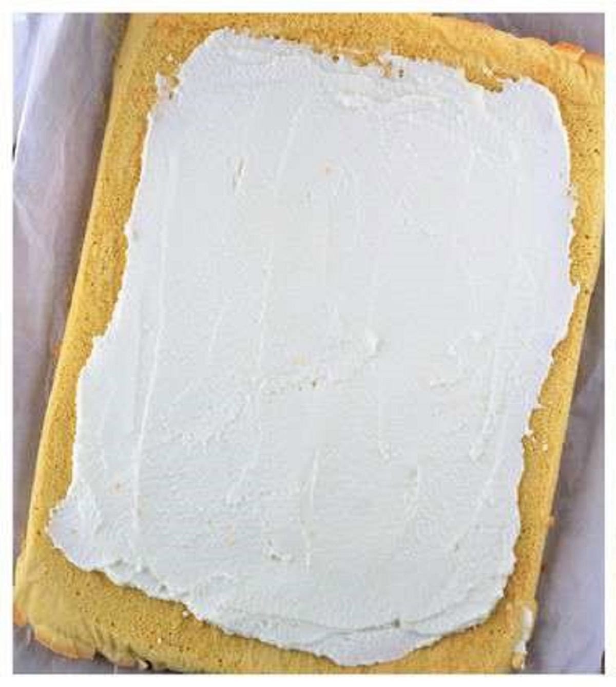 Roll cake covered with a layer of ricotta cream.