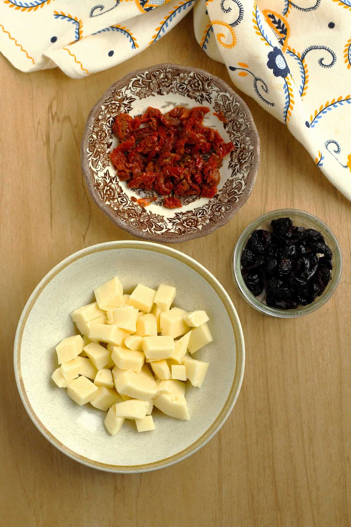 Cubed scamorza cheese, chopped black olives and chopped sun dried tomatoes for savory ring cake.