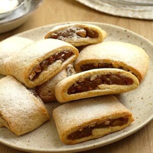 Fig cookies dusted with powdered sugar on plate.
