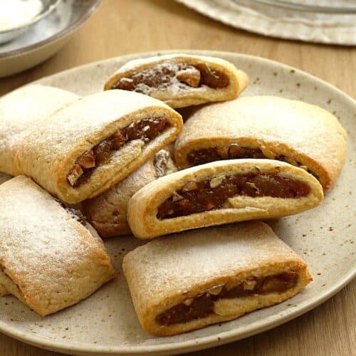 Fig cookies dusted with powdered sugar on plate.